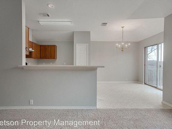 4th image of 15127 Lantern Dr