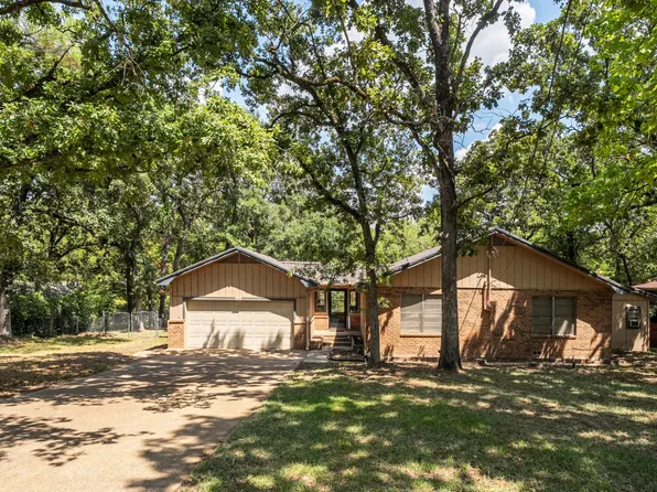 2105 Lakeview Dr, Mabank, TX 75156