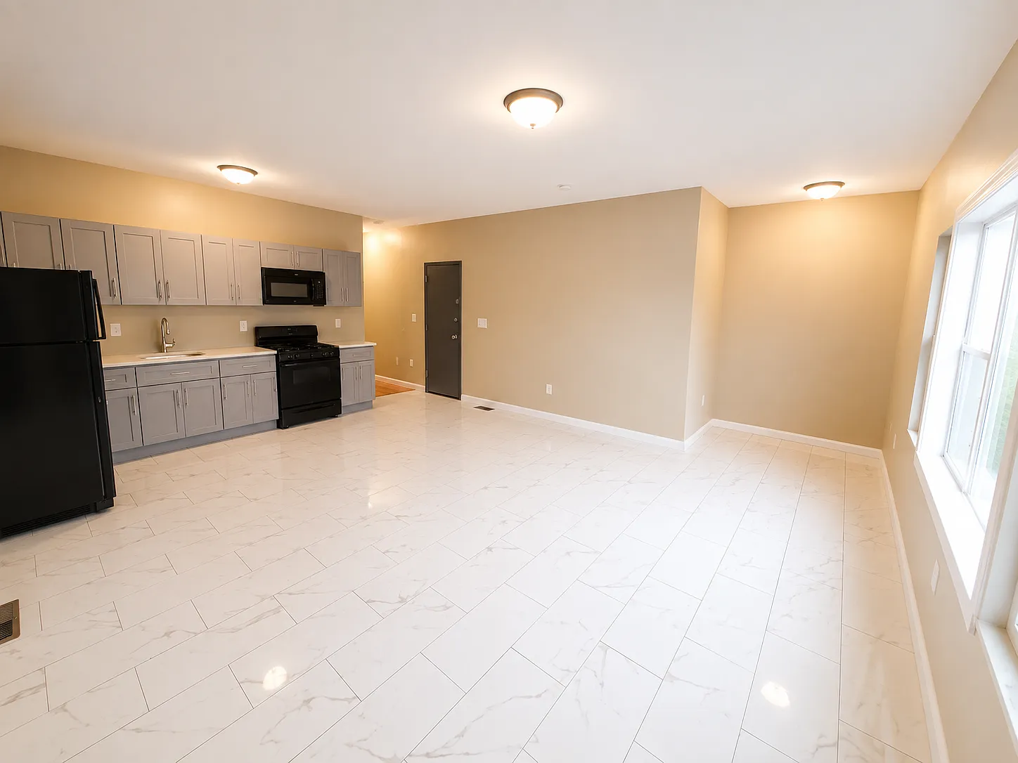 3 bed, 700 sqft, $2,395 — Photo 3