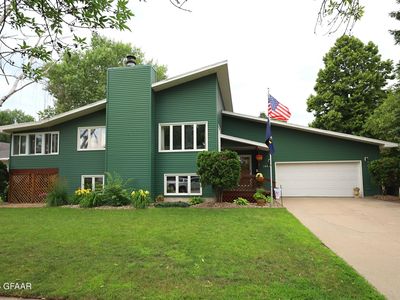 1402 Rider Rd, Grand Forks, ND, 58201