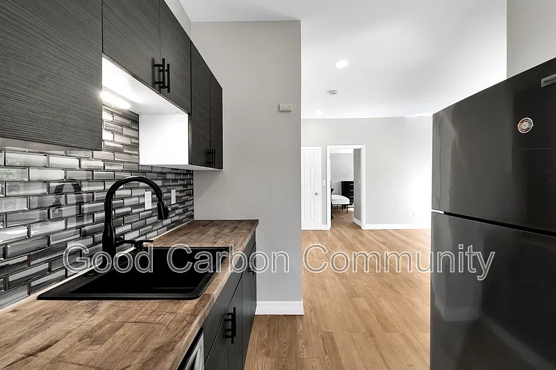 2 bed, 1.0 bath, $1,250 — Photo 2