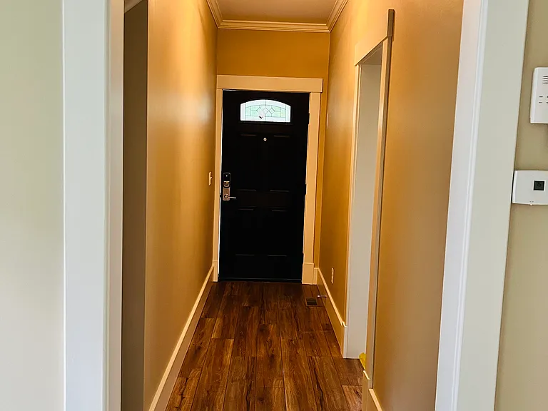 185 Columbia Ave — Photo 2