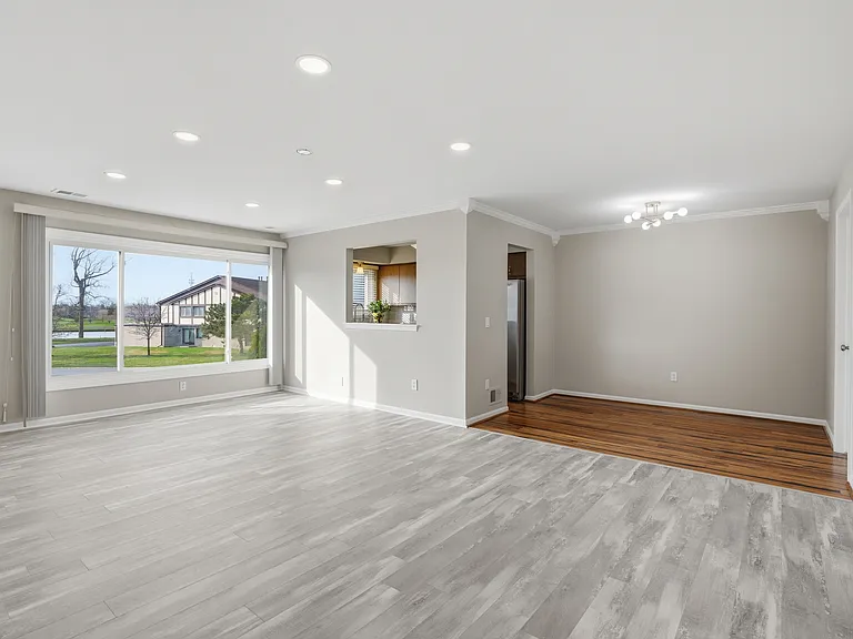 408 Country Club Dr — Photo 2