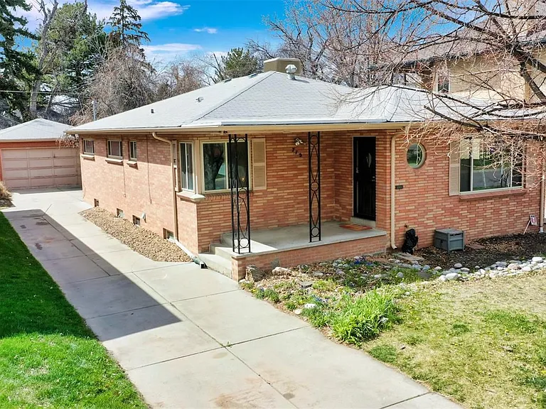 715 Ivanhoe St — Photo 1