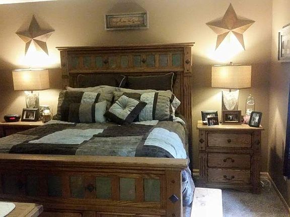 Master bedroom
New light/fan