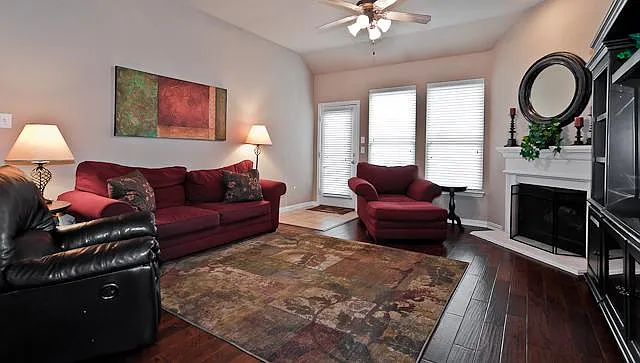 10137 Sanden Dr — Photo 4