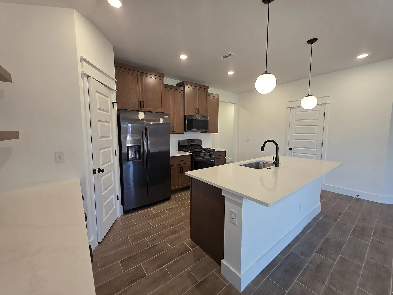 4 bed, 2.0 bath, $1,995 — Photo 3