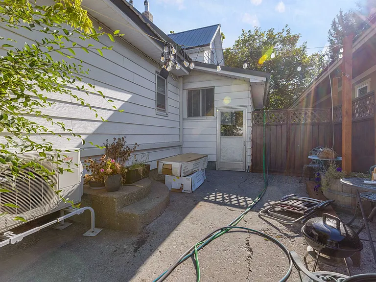 721 N Water Ave — Photo 27