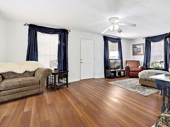 3rd image of 410 5th Ave NE