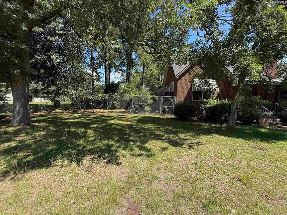 4th image of 4921 Colonial Dr