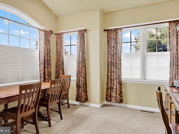 5th image of 168 Stony Point Ave