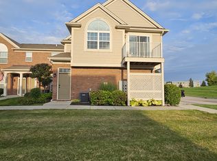 51879 E Pointe Ln, Chesterfield, MI 48051
