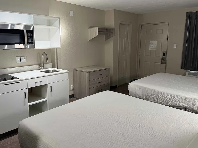 Studio Suite - 2 Full Beds