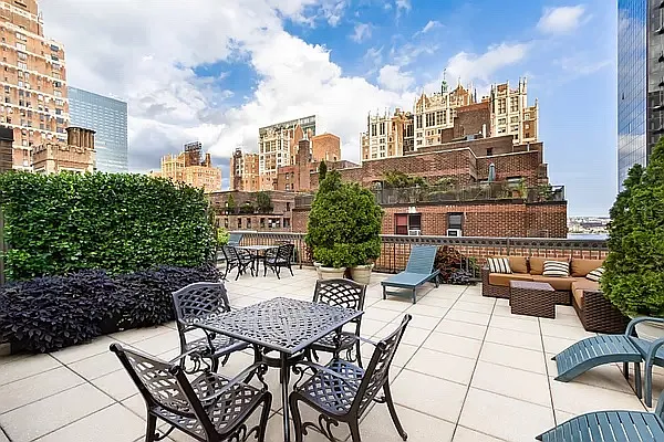 Sold by Modlin Group | media 10