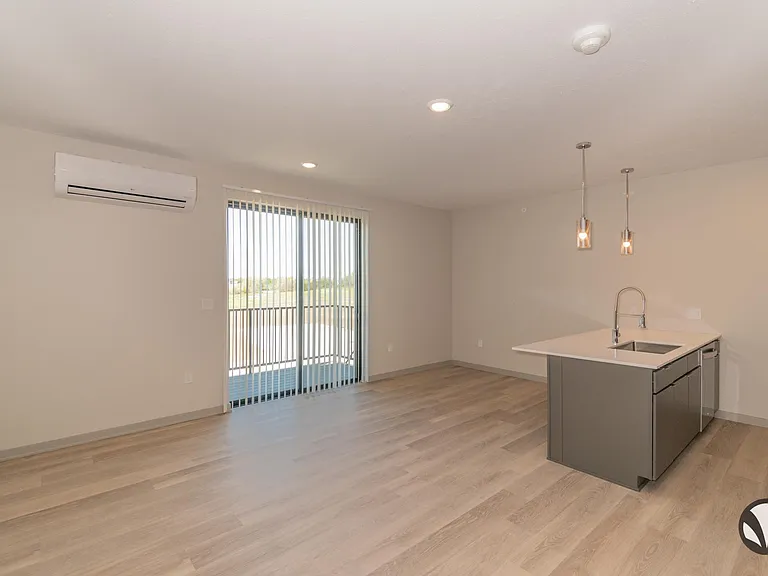 Chateau at Yankee Hill Apartments — Photo 31