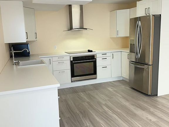 3rd image of 278 Ivy Jay Cres #Basement