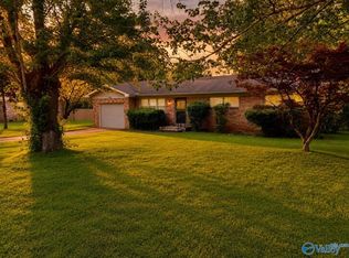 1706 Club View Dr NW, Huntsville, AL 35816