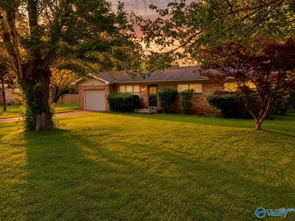 1706 Club View Dr NW, Huntsville, AL 35816