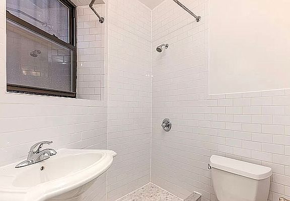 3rd image of 610 E 9th St APT 1A