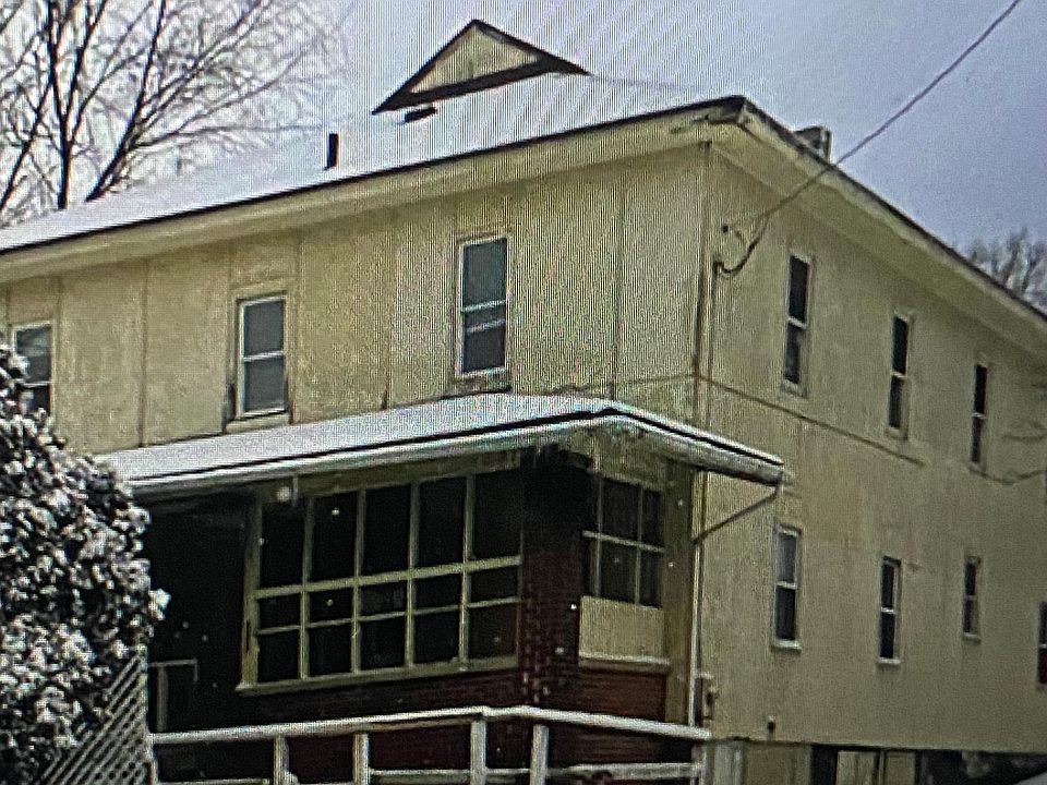 Top floor apt, all utilities included, close to bus stop, completely remodeled .High demand location, 

Open this weds 3-4 pm

good rental history need near bike trail