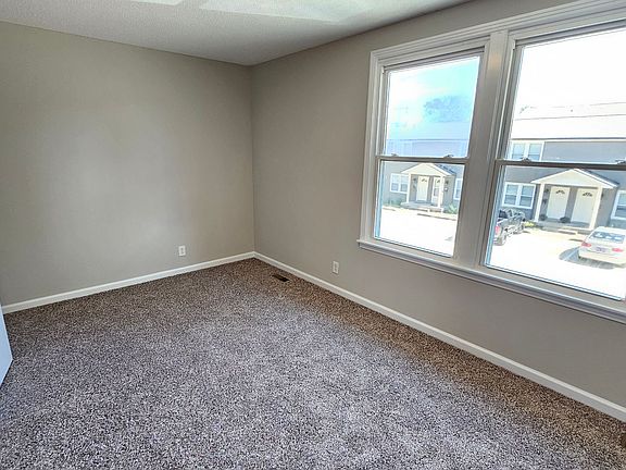 5th image of 610 Commerce St #13