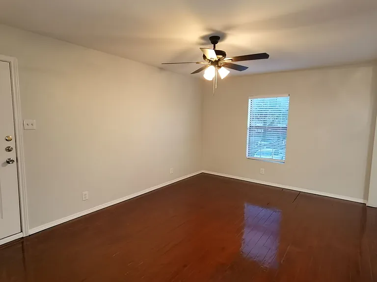 137 E Norwood Ct — Photo 3