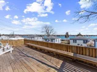 73 W Tiana Rd, Hampton Bays, NY 11946