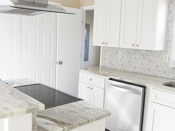 4th image of 2120 S Waterside Dr