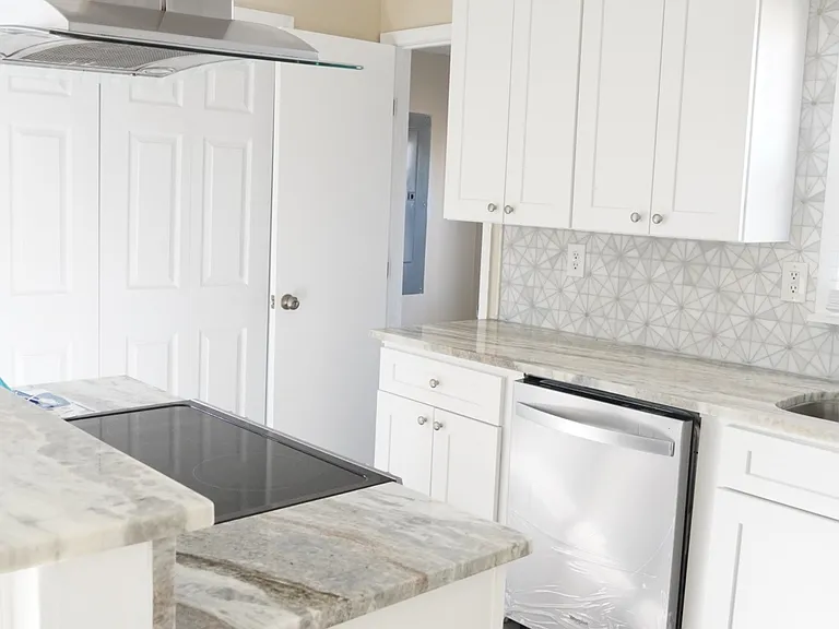 2120 S Waterside Dr — Photo 4