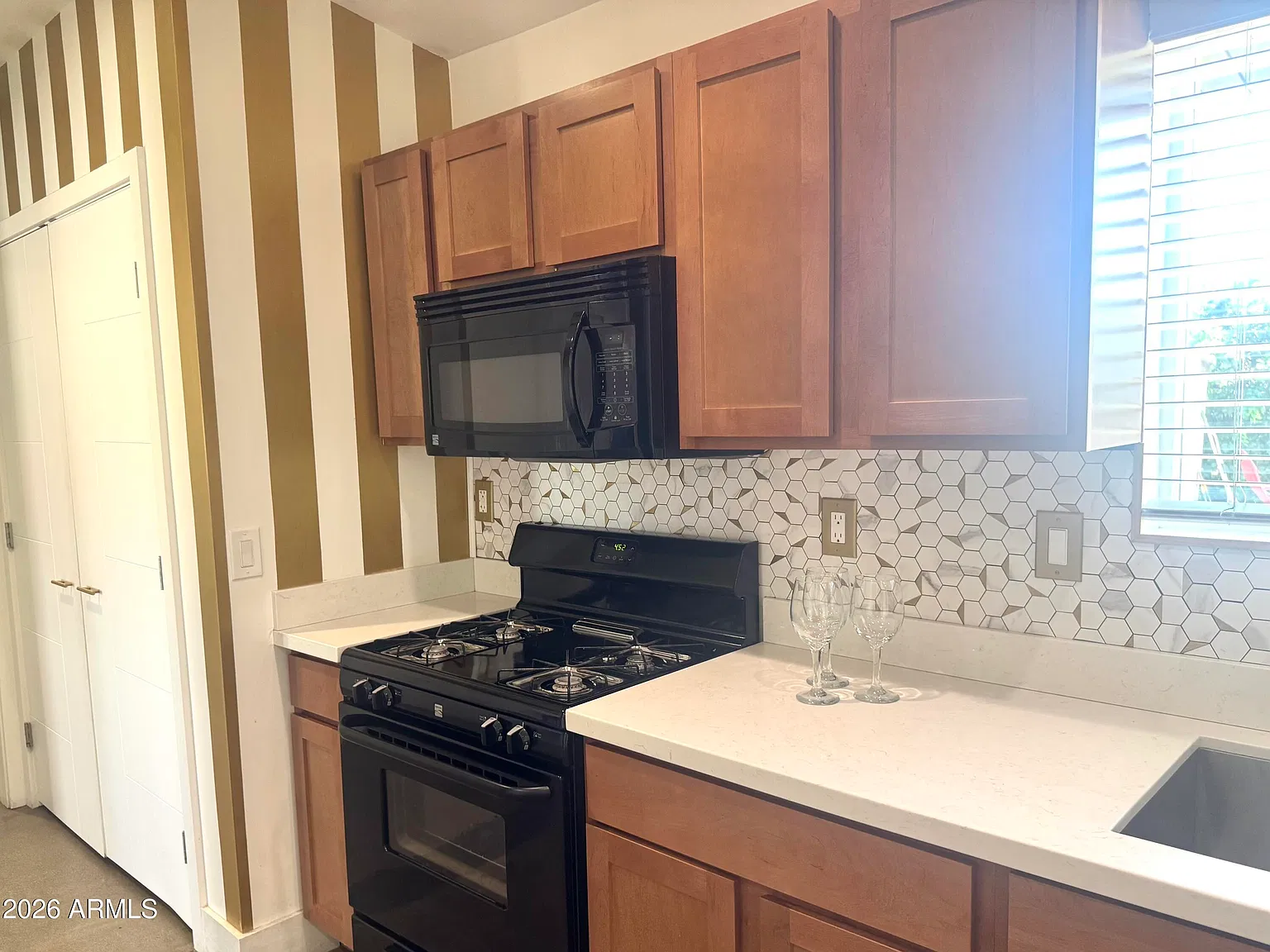 3 bed, 2.0 bath, 1189 sqft, $2,500 — Photo 4