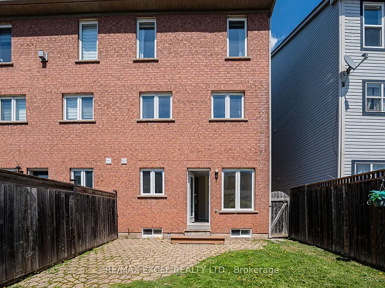 98 Georgian Dr — Photo 5