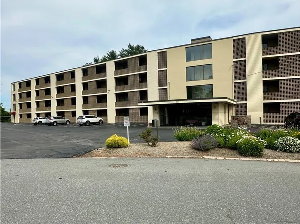 175 Hoffman Ave APT 410, Cranston, RI 02920