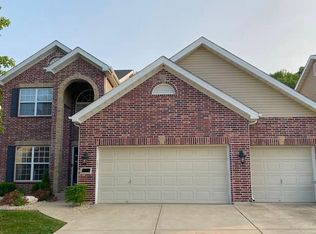 1380 Red Oak Plantation Dr, Ballwin, MO 63021