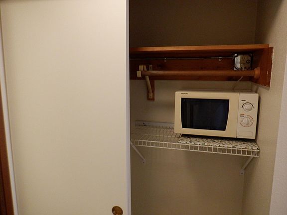 4th image of 425 Pelly Ave N APT 2
