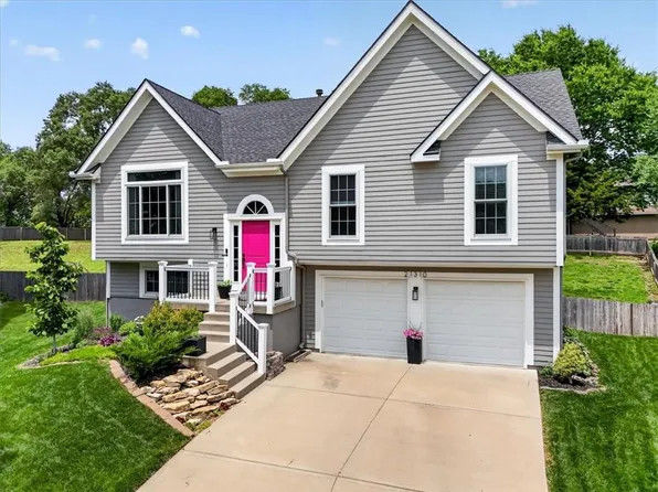 21310 W 120th Ter, Olathe, KS 66061