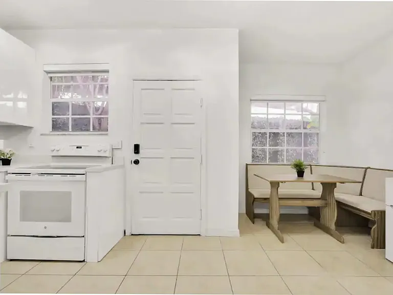 2710 SW 22nd Ave — Photo 31