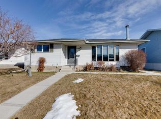 5320 NW Maidstone Rd NE, Calgary, AB T2A 4C2