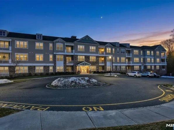 5208 Veterans Dr, Wharton, NJ 07885