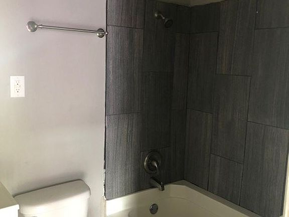 4th image of 1044 Jefferson St #10397019