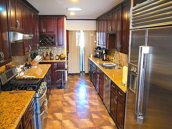 4th image of 6927 Nagle Ave