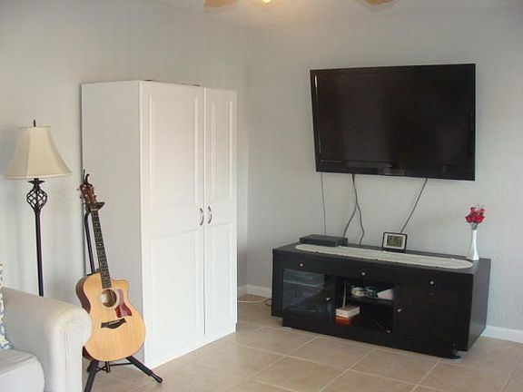 4th image of 3862 Victoria Dr