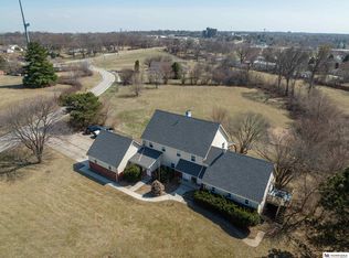 6055 Country Club Rd, Omaha, NE 68152