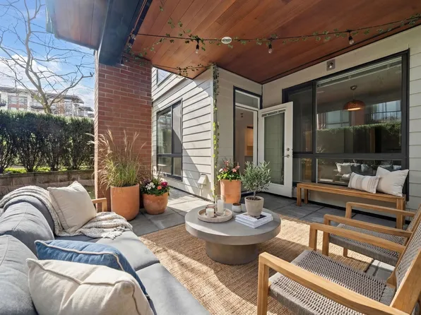 733 3rd St W #107, North Vancouver, BC V7M 0C8