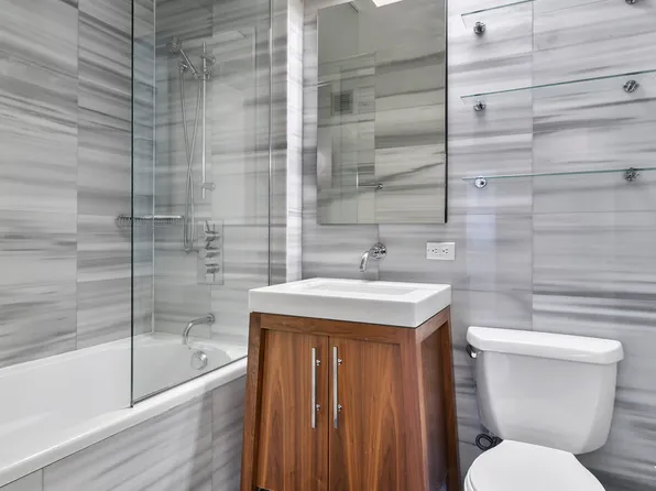 88 Greenwich Street 1704 image 6 of 6