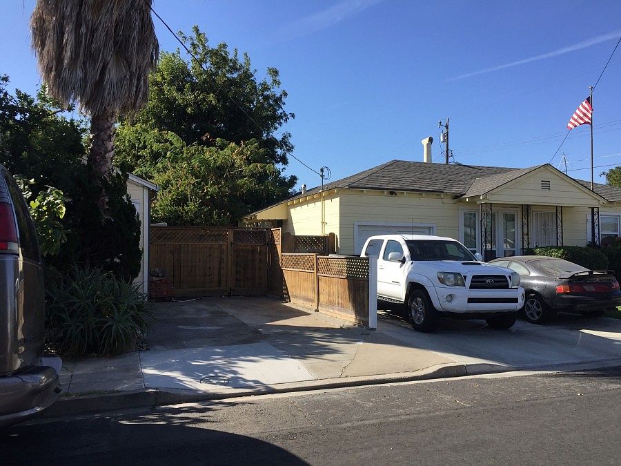 2nd image of 50 E 19th St