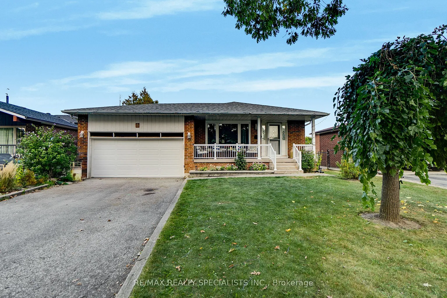 8 Malcolm Cres photo 1