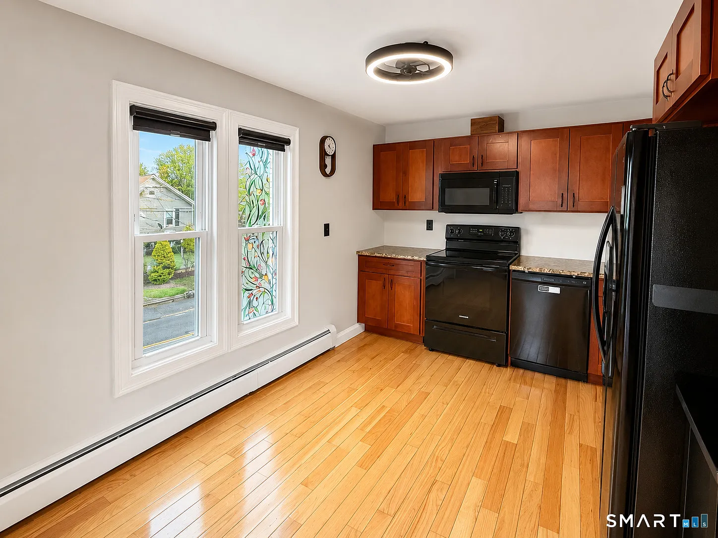 3 bed, 1.5 bath, 1100 sqft, $1,880 — Photo 3