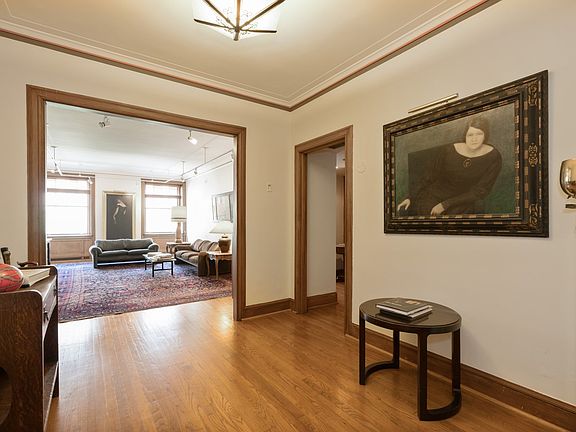 3rd image of 227 E Delaware Pl #4C