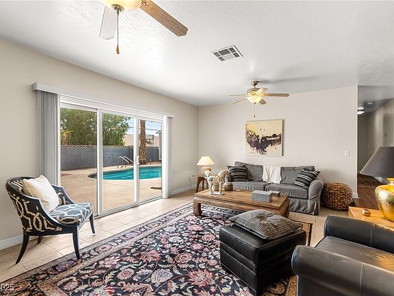 3rd image of 708 Langtry Dr