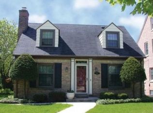 9417 Beverly Pl, Wauwatosa, WI 53226
